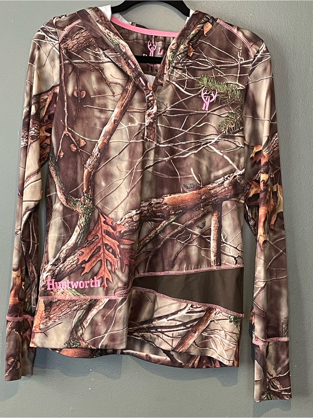 Women’s Camo Hunt Worth Long Sleeve Shirt Size Large